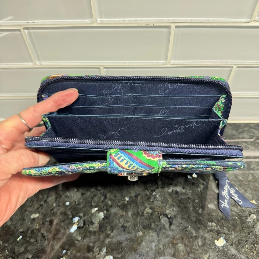 NWOT Vera Bradley Retired Pattern Turn Lock Wallet Blue/Green Paisley Print - Picture 3 of 6